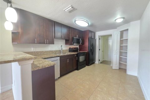 Appartement à louer à Port Charlotte, Floride: 2 chambres, 75.44 m2 № 2095637 - photo 4