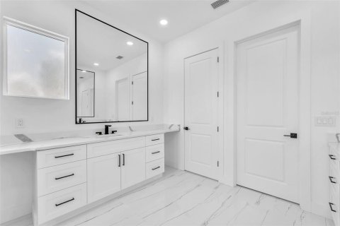 Casa en venta en Thonotosassa, Florida, 5 dormitorios, 279.17 m2 № 1740791 - foto 21