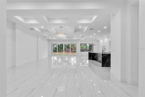 Casa en venta en Thonotosassa, Florida, 5 dormitorios, 279.17 m2 № 1740791 - foto 6