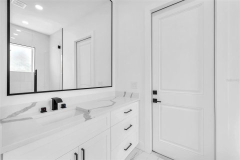 Casa en venta en Thonotosassa, Florida, 5 dormitorios, 279.17 m2 № 1740791 - foto 29