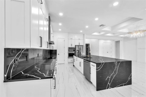 Casa en venta en Thonotosassa, Florida, 5 dormitorios, 279.17 m2 № 1740791 - foto 12