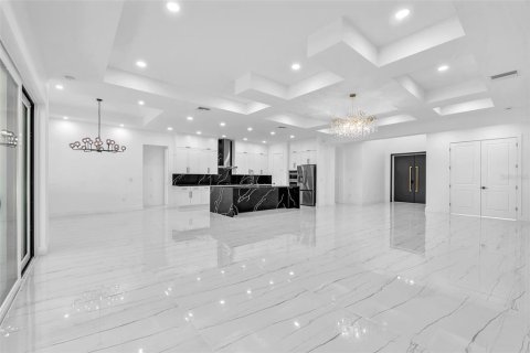 Casa en venta en Thonotosassa, Florida, 5 dormitorios, 279.17 m2 № 1740791 - foto 9