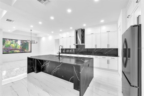 Casa en venta en Thonotosassa, Florida, 5 dormitorios, 279.17 m2 № 1740791 - foto 10