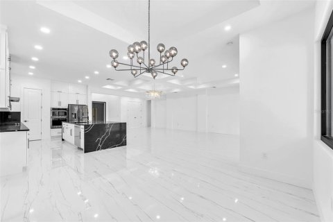 Casa en venta en Thonotosassa, Florida, 5 dormitorios, 279.17 m2 № 1740791 - foto 15