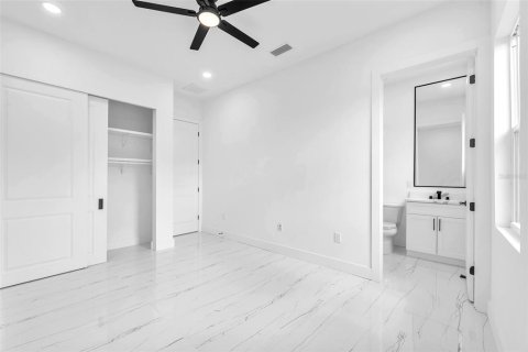 Casa en venta en Thonotosassa, Florida, 5 dormitorios, 279.17 m2 № 1740791 - foto 24