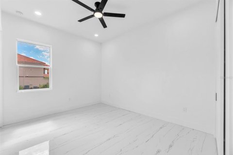 Casa en venta en Thonotosassa, Florida, 5 dormitorios, 279.17 m2 № 1740791 - foto 23