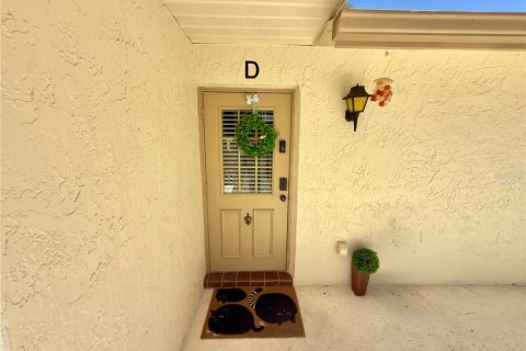 House in Tarpon Springs, Florida 2 bedrooms, 109.35 sq.m. № 2151648 - photo 4