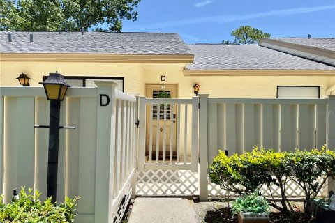 House in Tarpon Springs, Florida 2 bedrooms, 109.35 sq.m. № 2151648