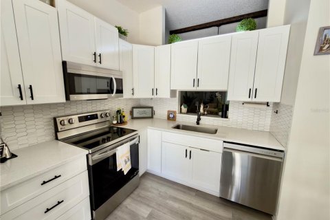 House in Tarpon Springs, Florida 2 bedrooms, 109.35 sq.m. № 2151648 - photo 14