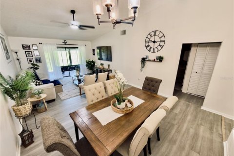 House in Tarpon Springs, Florida 2 bedrooms, 109.35 sq.m. № 2151648 - photo 10