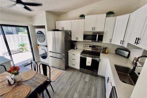 House in Tarpon Springs, Florida 2 bedrooms, 109.35 sq.m. № 2151648 - photo 13