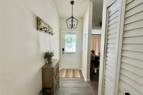 House in Tarpon Springs, Florida 2 bedrooms, 109.35 sq.m. № 2151648 - photo 7