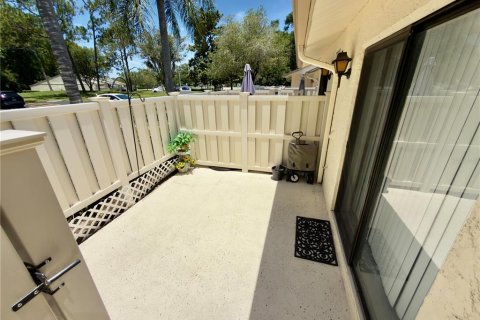 House in Tarpon Springs, Florida 2 bedrooms, 109.35 sq.m. № 2151648 - photo 5