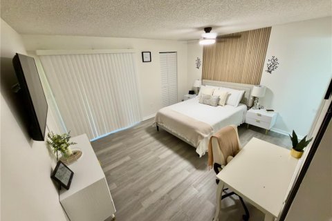 House in Tarpon Springs, Florida 2 bedrooms, 109.35 sq.m. № 2151648 - photo 23