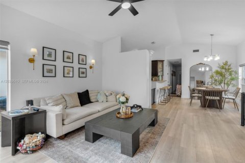 Купить виллу или дом в Пемброк-Пайнс, Флорида 3 спальни, 125.98м2, № 2087009 - фото 9