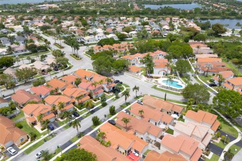 Купить виллу или дом в Пемброк-Пайнс, Флорида 3 спальни, 125.98м2, № 2087009 - фото 28