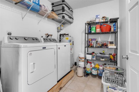 Купить виллу или дом в Пемброк-Пайнс, Флорида 3 спальни, 125.98м2, № 2087009 - фото 22