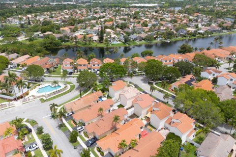 Купить виллу или дом в Пемброк-Пайнс, Флорида 3 спальни, 125.98м2, № 2087009 - фото 27