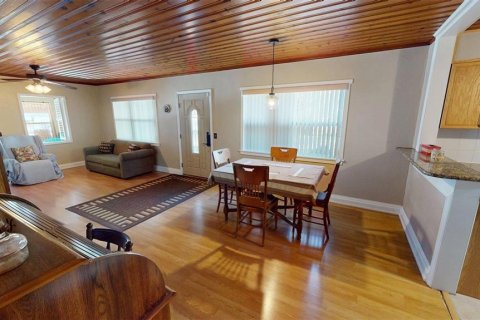 House in Frostproof, Florida 3 bedrooms, 130.43 sq.m. № 1539212 - photo 15