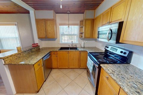 House in Frostproof, Florida 3 bedrooms, 130.43 sq.m. № 1539212 - photo 18