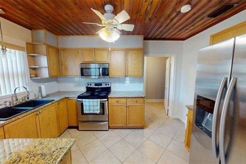 House in Frostproof, Florida 3 bedrooms, 130.43 sq.m. № 1539212 - photo 17