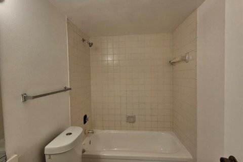 Снять в аренду кондоминиум в Уэст-Палм-Бич, Флорида 3 комнаты, 66.89м2, № 2269737 - фото 13