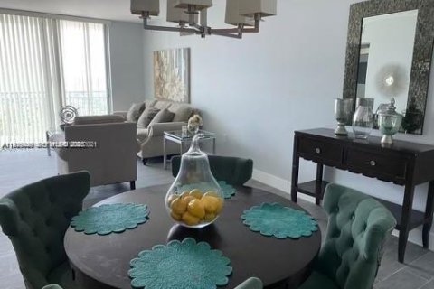 Condo in Miami, Florida, 1 bedroom  № 1994154 - photo 6