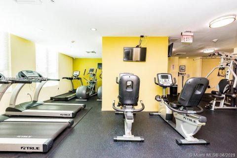 Condo in Miami, Florida, 1 bedroom  № 1994154 - photo 15