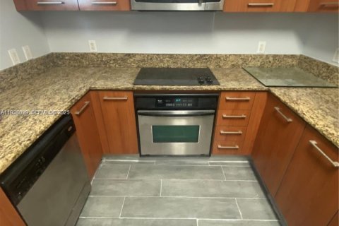 Condo in Miami, Florida, 1 bedroom  № 1994154 - photo 7