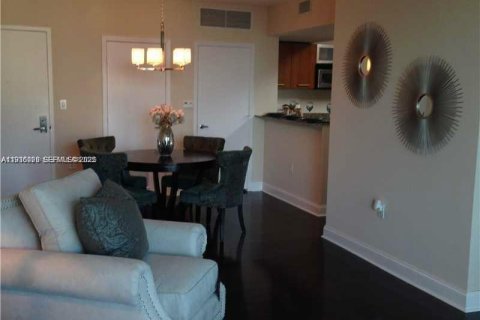 Condo in Miami, Florida, 1 bedroom  № 1994154 - photo 5