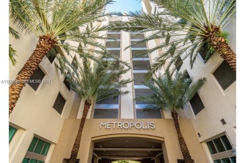 Condo in Miami, Florida, 1 bedroom  № 1994154 - photo 13