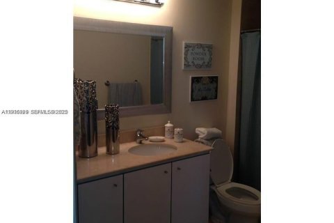 Condo in Miami, Florida, 1 bedroom  № 1994154 - photo 9
