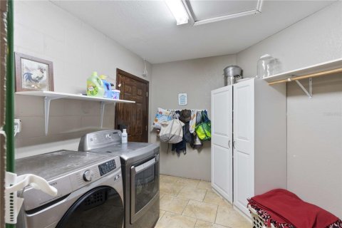 House in Floral City, Florida 4 bedrooms, 266.16 sq.m. № 1810970 - photo 16