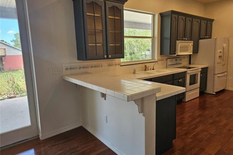 House in Osteen, Florida 3 bedrooms, 153.47 sq.m. № 1804780 - photo 15