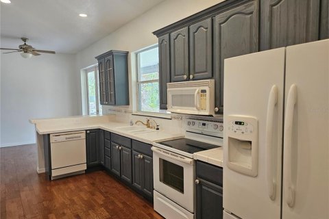 House in Osteen, Florida 3 bedrooms, 153.47 sq.m. № 1804780 - photo 19