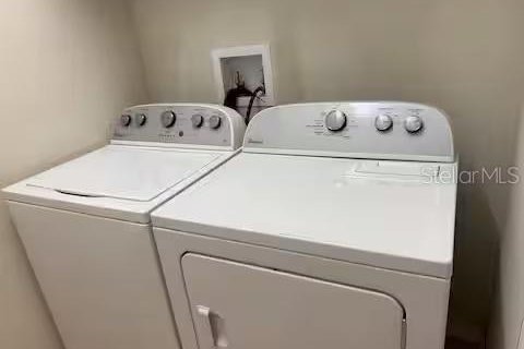 Casa en venta en Kissimmee, Florida, 6 dormitorios, 291.9 m2 № 2143548 - foto 19