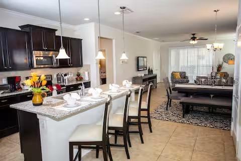 Casa en venta en Kissimmee, Florida, 6 dormitorios, 291.9 m2 № 2143548 - foto 3