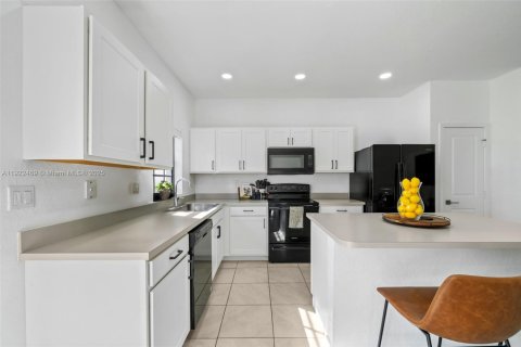 Снять в аренду таунхаус в Флорида-Сити, Флорида 3 спальни, 136.19м2, № 1977076 - фото 7