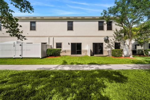 Снять в аренду таунхаус в Флорида-Сити, Флорида 3 спальни, 136.19м2, № 1977076 - фото 27