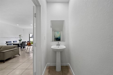 Снять в аренду таунхаус в Флорида-Сити, Флорида 3 спальни, 136.19м2, № 1977076 - фото 12