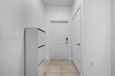 Снять в аренду таунхаус в Флорида-Сити, Флорида 3 спальни, 136.19м2, № 1977076 - фото 2