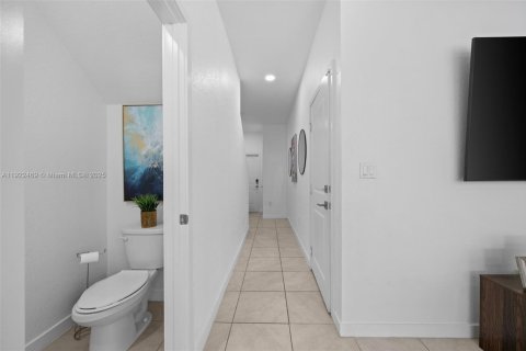 Снять в аренду таунхаус в Флорида-Сити, Флорида 3 спальни, 136.19м2, № 1977076 - фото 13