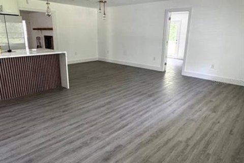 House in New Smyrna Beach, Florida 6 bedrooms, 274.8 sq.m. № 1905463 - photo 6