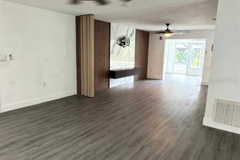 House in New Smyrna Beach, Florida 6 bedrooms, 274.8 sq.m. № 1905463 - photo 27