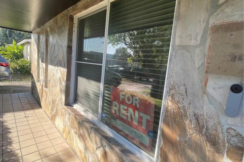 Casa en alquiler en Deerfield Beach, Florida, 3 dormitorios, 173.91 m2 № 2038331 - foto 15