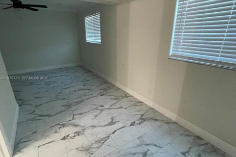 Casa en alquiler en Deerfield Beach, Florida, 3 dormitorios, 173.91 m2 № 2038331 - foto 11