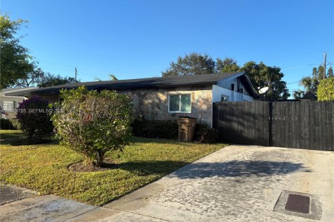 Casa en alquiler en Deerfield Beach, Florida, 3 dormitorios, 173.91 m2 № 2038331 - foto 14