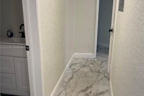 Casa en alquiler en Deerfield Beach, Florida, 3 dormitorios, 173.91 m2 № 2038331 - foto 9