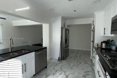 Casa en alquiler en Deerfield Beach, Florida, 3 dormitorios, 173.91 m2 № 2038331 - foto 5