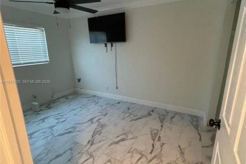 Casa en alquiler en Deerfield Beach, Florida, 3 dormitorios, 173.91 m2 № 2038331 - foto 13
